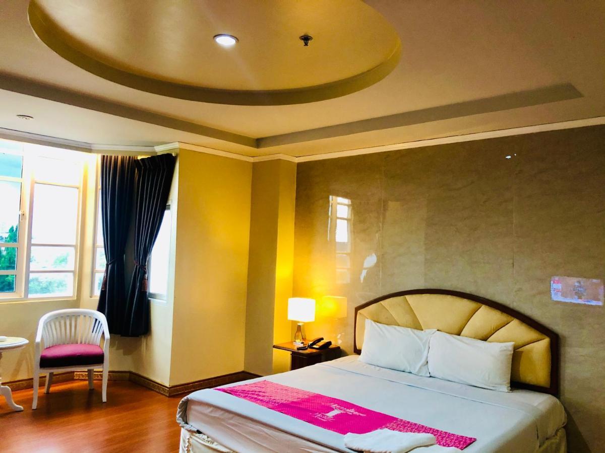 Hermitage Hotel Korat-Sha Nakhon Ratchasima Bagian luar foto