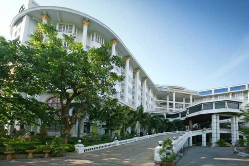 Hermitage Hotel Korat-Sha Nakhon Ratchasima Bagian luar foto