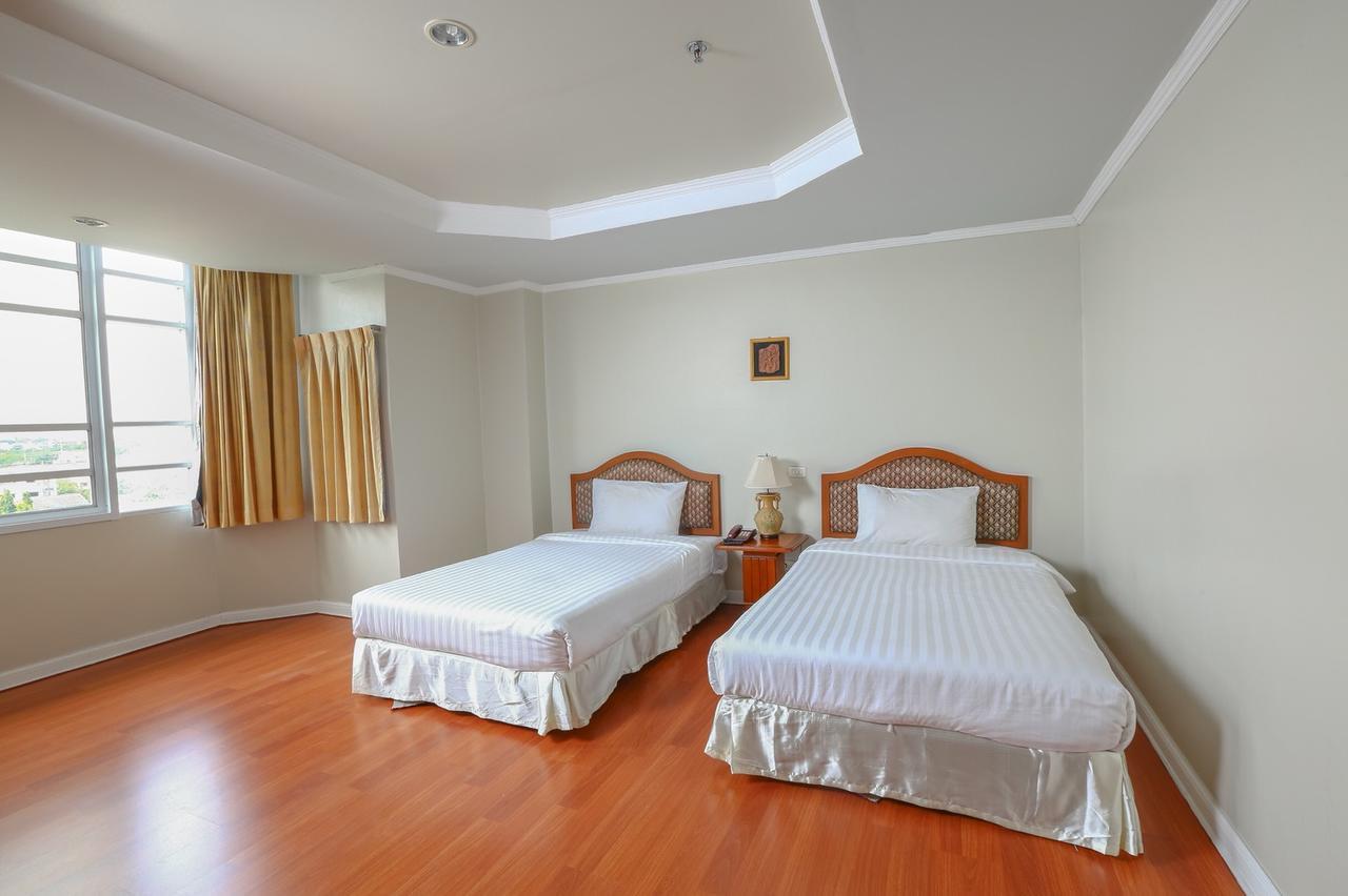 Hermitage Hotel Korat-Sha Nakhon Ratchasima Bagian luar foto