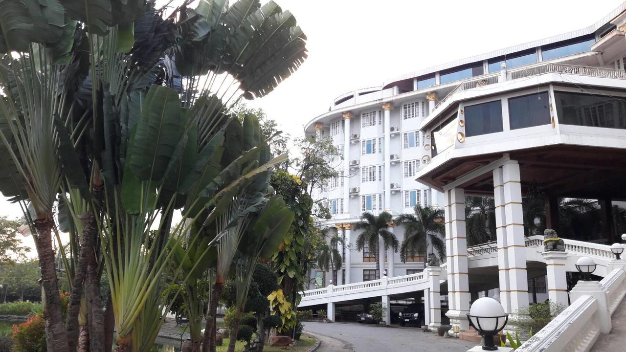Hermitage Hotel Korat-Sha Nakhon Ratchasima Bagian luar foto