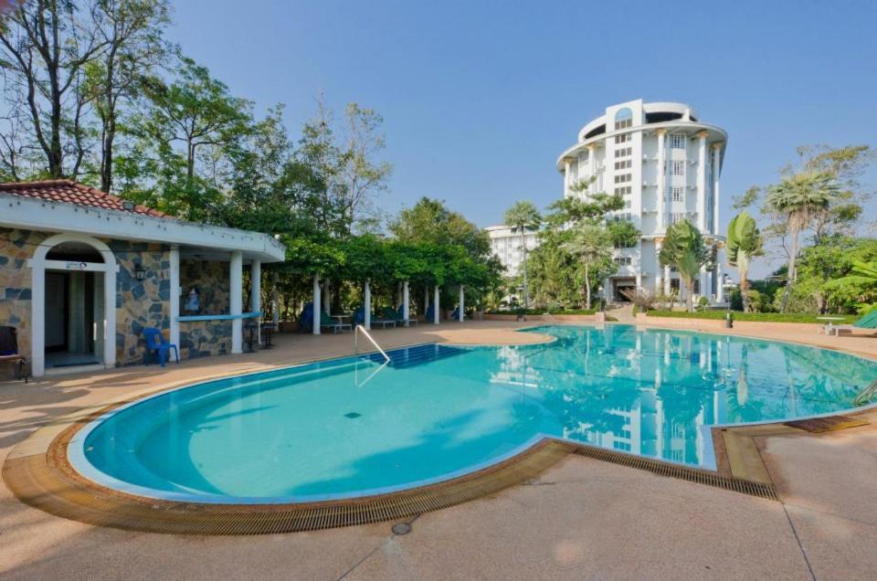 Hermitage Hotel Korat-Sha Nakhon Ratchasima Bagian luar foto
